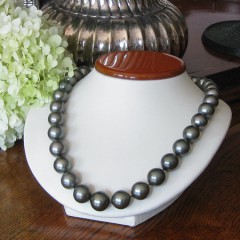 201308201213490.pearls-grey-baroque-full[1]