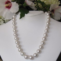 201308201224390.round-pearl-necklace-full[1]