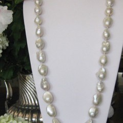 201308201226520.pearl-baroque-long-pearl-full[1]