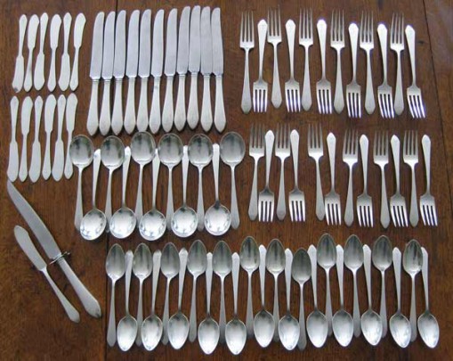 201308221207350.silver-flatware-set-full[1]