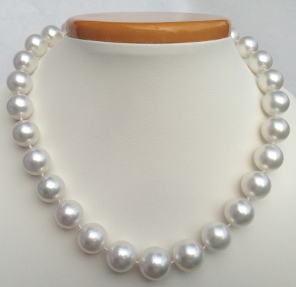 White South Sea Pearl Necklace