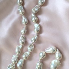 15mm-20mm White Fresh Water Baroque Pearl Necklace