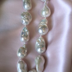 15mm-20mm White Fresh Water Baroque Pearl Necklace