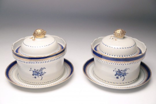 Pair of 18th Century Chinese Export Porcelain Casseroles with Covers and Stands