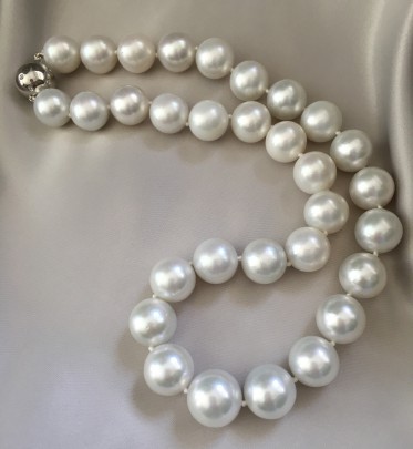 Fine 13mm x 15mm White South Sea Graduated Pearl Necklace