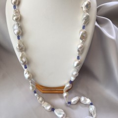 15mm – 25mm White Fresh Water Baroque Pearl and Tanzanite Bead Necklace