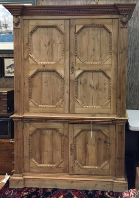 Georgian Style Scrubbed Pine Linen Press