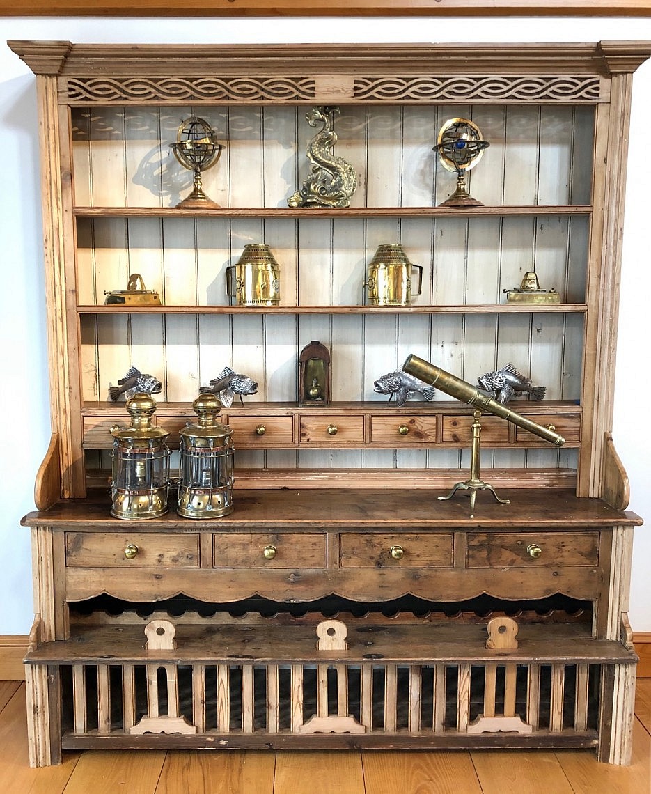 Pine Hutch English Pine Hutch, 19th Century Rafael Osona Auctions