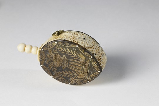 Scarce Carved Horn and Whale Ivory Scrimshaw Powder Flask, circa 1800