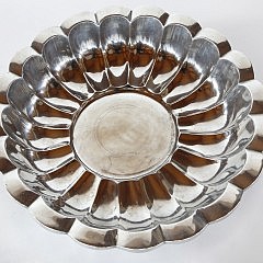 170-4600_Round_Aluminum_Scallop_Platter_MG_0597