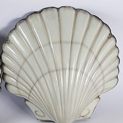 Pair of 19th Century French Porcelain Enamel Scallop Shell Seafood Restaurant Advertising Trade Signs