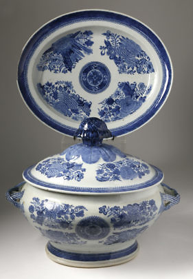 Chinese Export Porcelain Blue Fitzhugh Oval Soup Tureen, Cover, and Stand