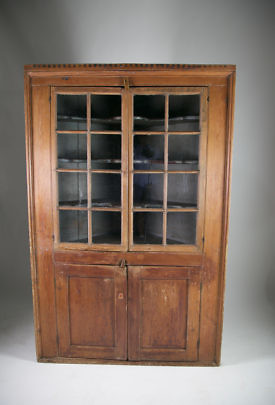 1-4784 Nantucket Glazed Door Corner Cabinet A_MG_3000