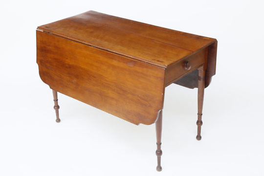 2112-955 Cherry Drop Leaf Table A_MG_3005