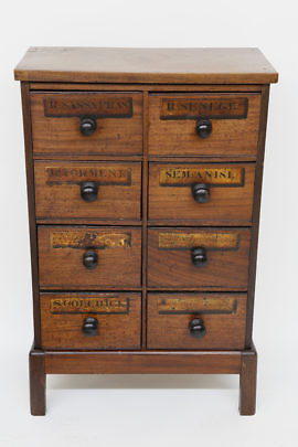 41060 Apothecary Chest Front_MG_2690