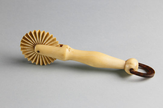 107-4817 Whale Ivory Baleen Pie Crimper A_MG_6127