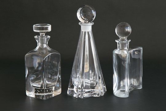 21-4803 3 Crystal Decanters B_MG_4012