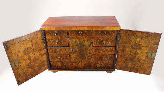 41133 George II Oyster Walnut Cabinet AA IMG_7572