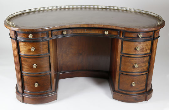 25-4820 Gillow of London Desk A_9640