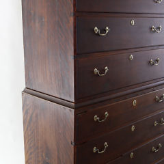 Connecticut River Valley Queen Anne Chest on Chest, 18th Century