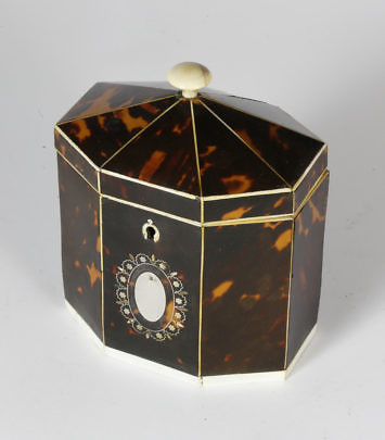 366-3771 Octagon Tortoiseshell Tea Caddy A_MG_9990