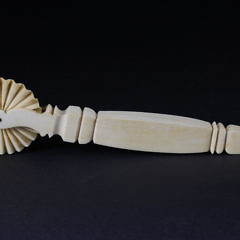 46-4617 Whale Ivory Pie Crimper A_MG_9297