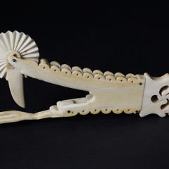 72-4823 Whale Ivory Pie Crimper Eyelet A_MG_0117