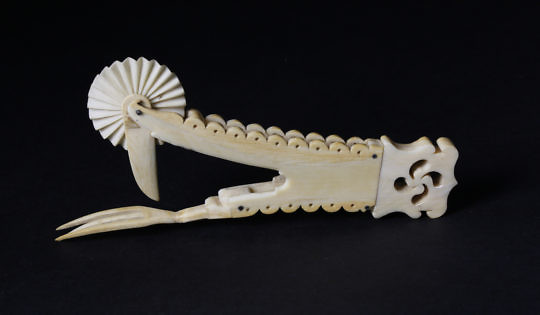 72-4823 Whale Ivory Pie Crimper Eyelet A_MG_0117