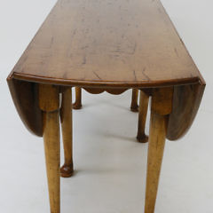 Yorkshire House Inc. Cherry Queen Anne Style Oval Gate Leg Drop Leaf Dining Table