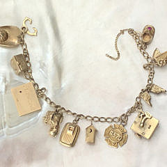 10-4847 Gold Charm Bracelet A IMG_5025