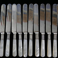 4-4918 12 Mother of Pearl Handle Knives A_MG_9742
