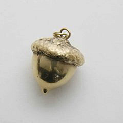 6-4918 SMALL Ruth Edwards Gold Acorn Pendant A_MG_9749