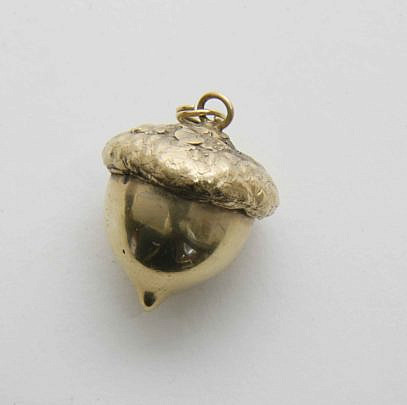 6-4918 SMALL Ruth Edwards Gold Acorn Pendant A_MG_9749