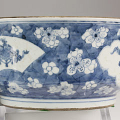 Pair of Chinese Export Blue and White Porcelain Bowls with Covers, mid 19th Century