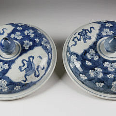 Pair of Chinese Export Blue and White Porcelain Bowls with Covers, mid 19th Century