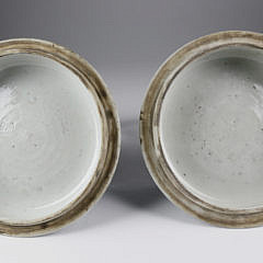 Pair of Chinese Export Blue and White Porcelain Bowls with Covers, mid 19th Century