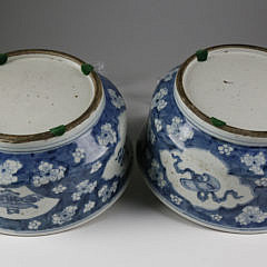 Pair of Chinese Export Blue and White Porcelain Bowls with Covers, mid 19th Century