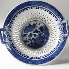 Chinese Export Nanking Porcelain Reticulated Chestnut Basket, circa 1770