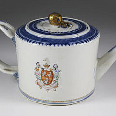 Chinese Export Armorial Porcelain Tea Pot, circa 1790