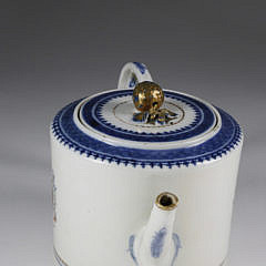 Chinese Export Armorial Porcelain Tea Pot, circa 1790