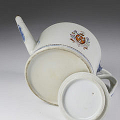 Chinese Export Armorial Porcelain Tea Pot, circa 1790