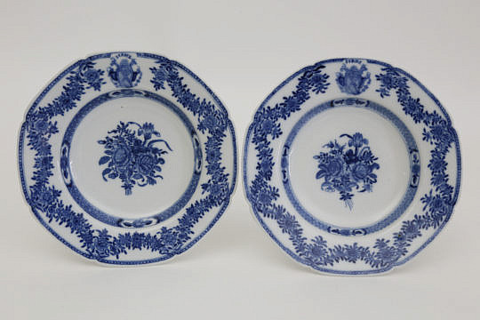 33-4915 Pair Chinese Export Armorial Plates A_MG_1353