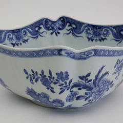 Chinese Export Porcelain Centerpiece Bowl, 18th century