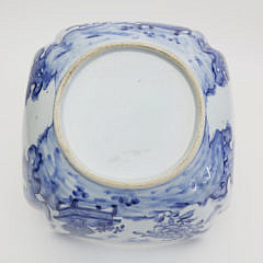 Chinese Export Porcelain Centerpiece Bowl, 18th century