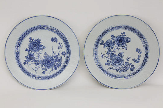 7-4915 Pair Chinese Export Porcelain Dinner Plates A_MG_1385