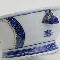 Chinese Export Porcelain Armorial Covered Sauce Tureen and Underplate, circa 1785