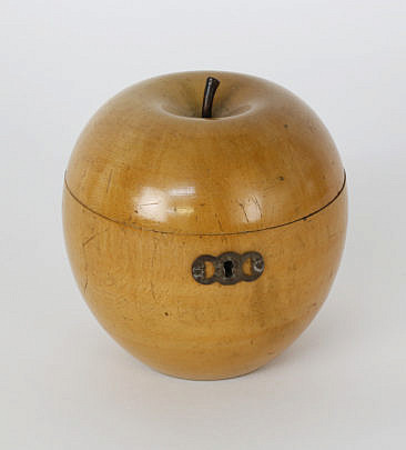 12-4208 English Apple Form Tea Caddy A_MG_0014 2