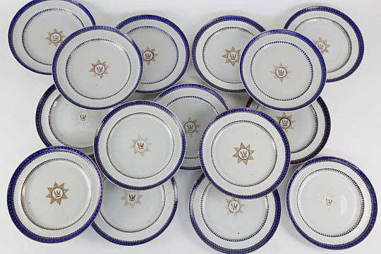 348-4621 Set of 15 Armorial Dinner Plates A_MG_9860