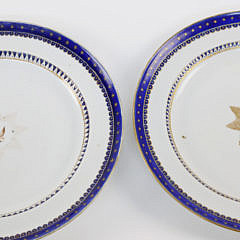 Set of 15 Armorial China Trade Porcelain Dinner Plates, early 19th Century