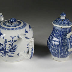 Chinese Export Porcelain Teapot with Cover, circa 1750